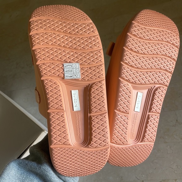 Brand new suicoke zurich salmon baby pink slides never worn! - Picture 7 of 7